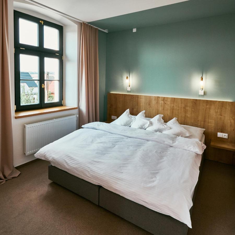 Hotel A Hostinec Slunce Osecna Extérieur photo