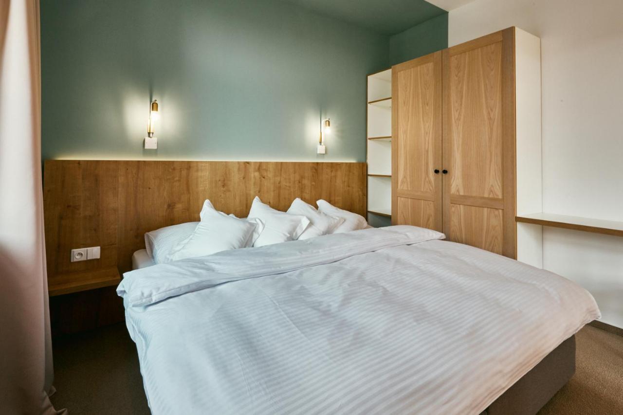 Hotel A Hostinec Slunce Osecna Extérieur photo